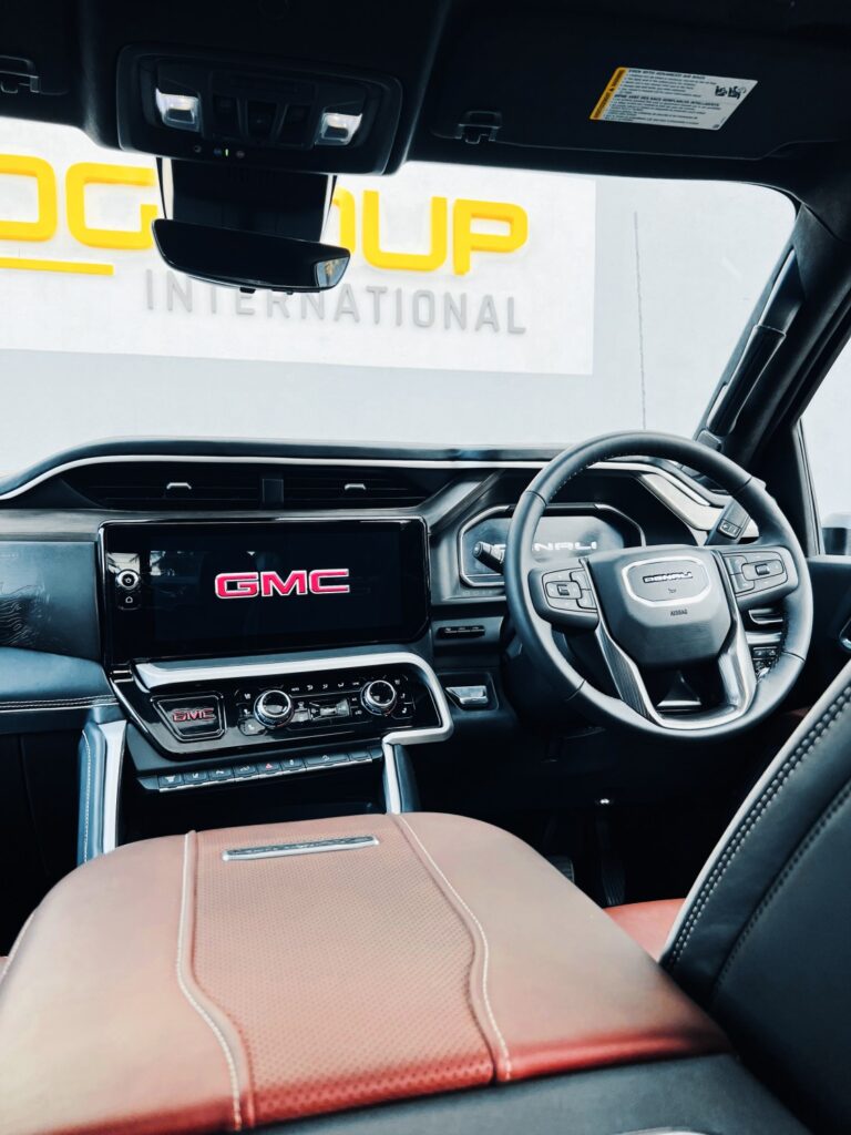 Interior GMC Sierra Denali