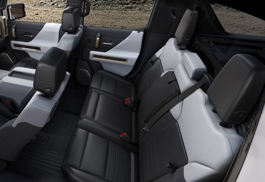 Hummer EV 2025 interior space