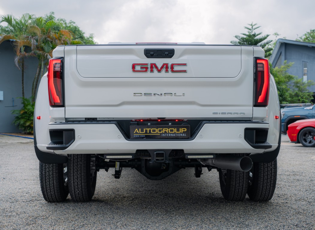 GMC Sierra 3500 Dually Back (Medium)