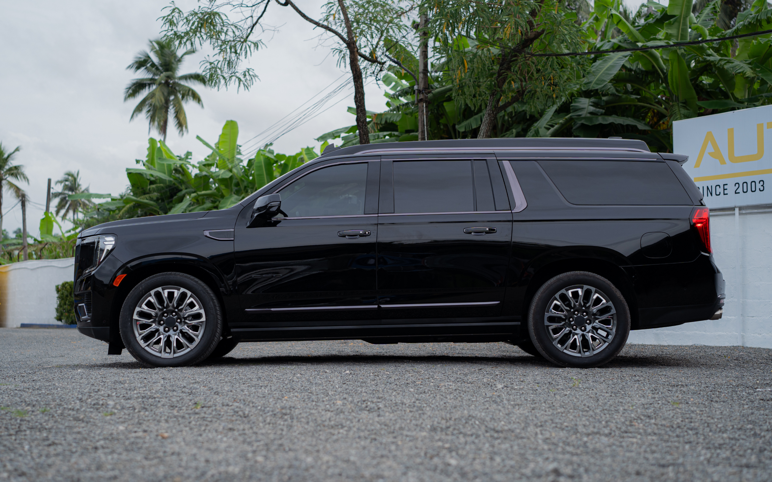 2025 GMC Yukon Denali The CEO side view