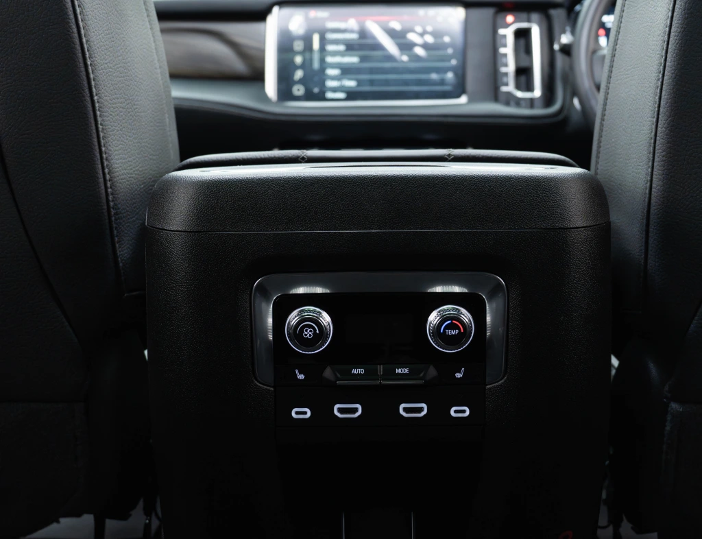 2025 GMC Yukon Denali Console