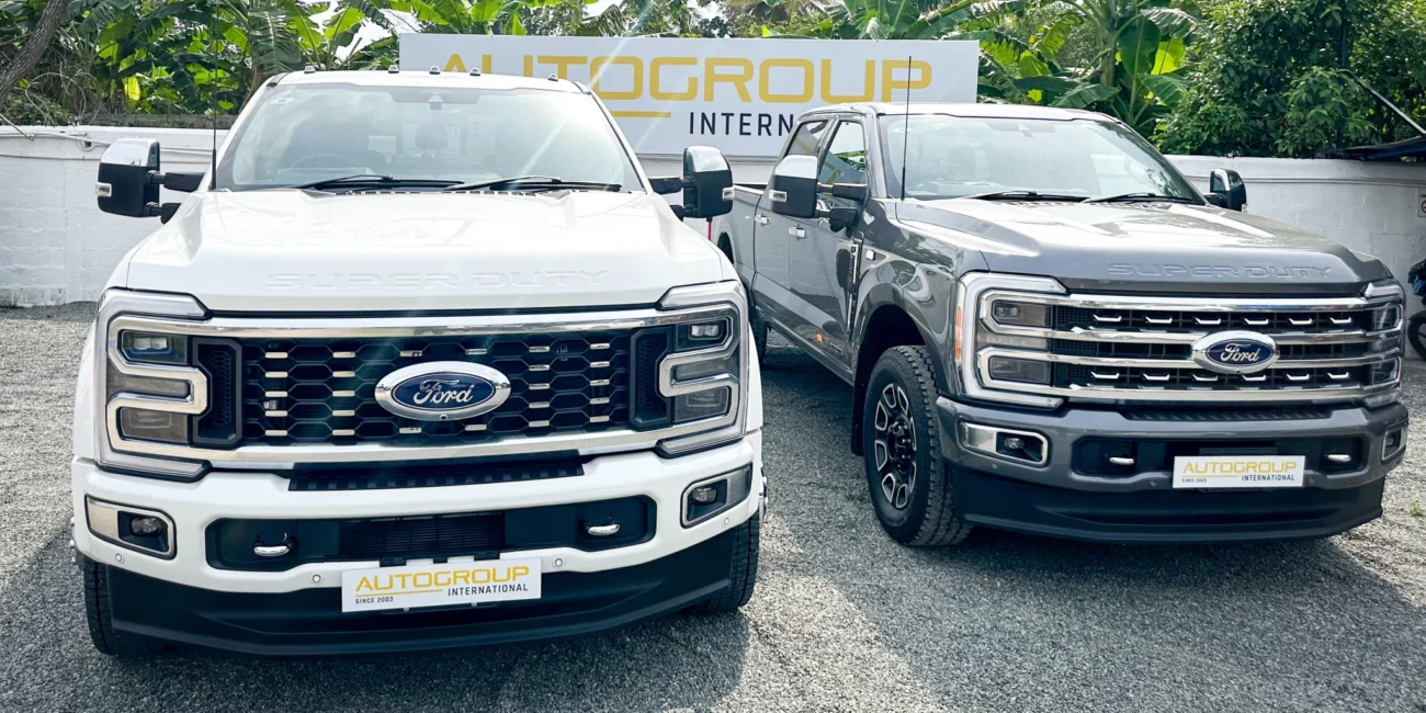 2 Ford Super Duty - Banner - White and Silver