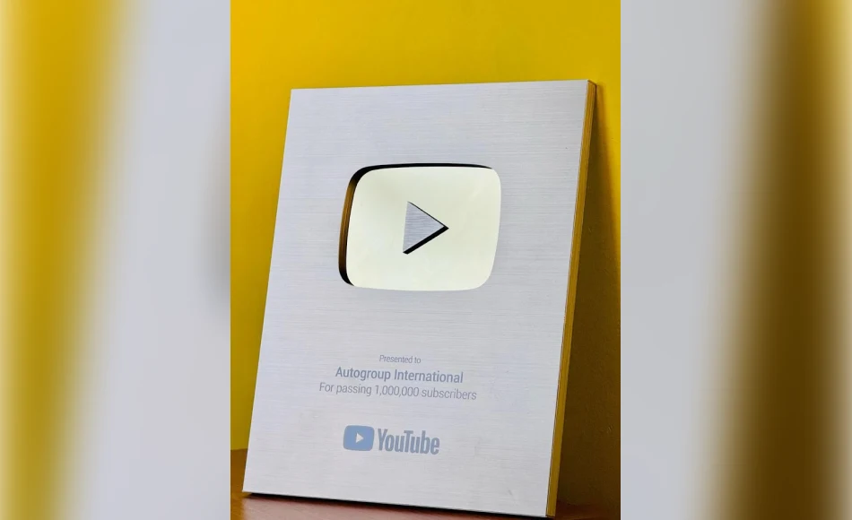 Gold button (1)