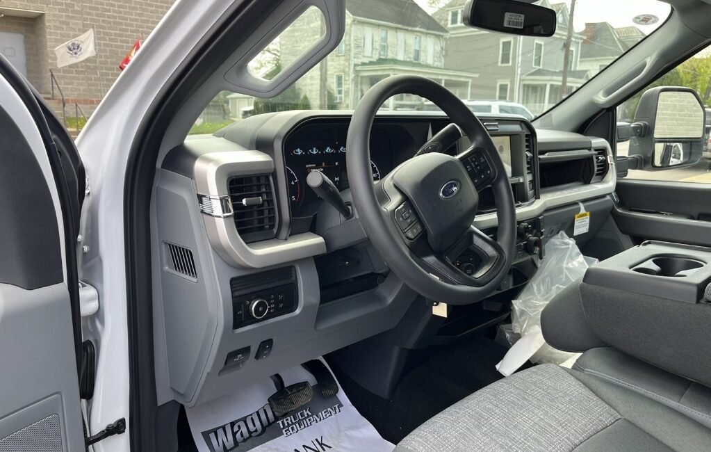 ight-hand drive 2025 Ford F-550 XLT 4x4, 168" WB. 6.7L Power Stroke diesel, TorqShift 10-speed, work-ready spec by Autogroup International.
