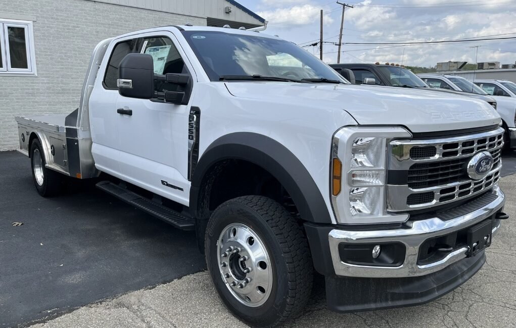 ight-hand drive 2025 Ford F-550 XLT 4x4, 168" WB. 6.7L Power Stroke diesel, TorqShift 10-speed, work-ready spec by Autogroup International.